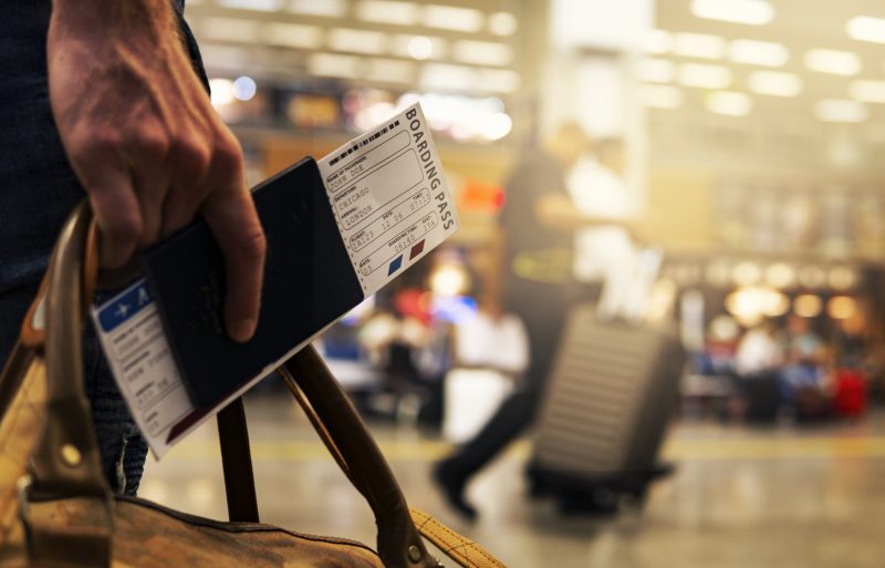 Pasajero, aeropuerto, pasaporte, boleto aéreo