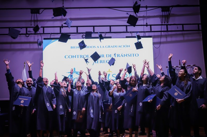 Veinticinco nuevos controladores aéreos